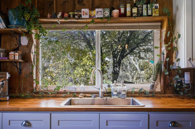 24 Matisse Road NE, Albuquerque, NM 87123