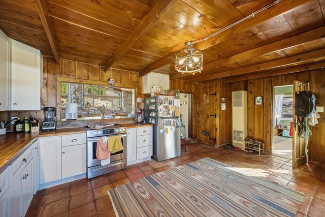 24 Matisse Road NE, Albuquerque, NM 87123