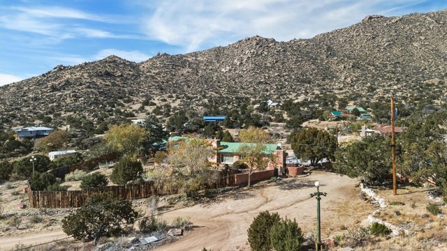 24 Matisse Road NE, Albuquerque, NM 87123