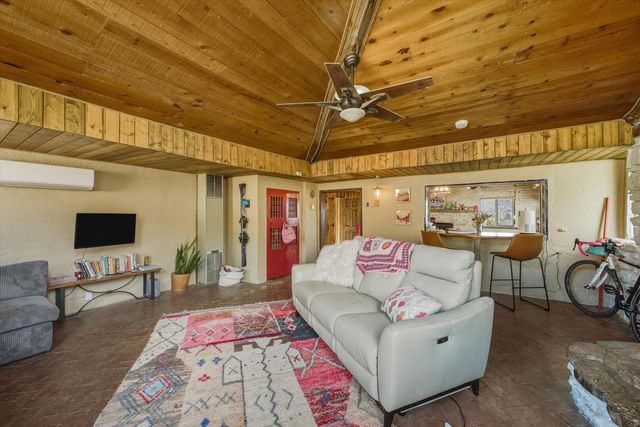 24 Matisse Road NE, Albuquerque, NM 87123