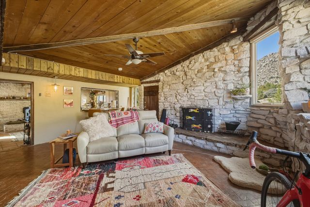 24 Matisse Road NE, Albuquerque, NM 87123