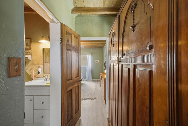 24 Matisse Road NE, Albuquerque, NM 87123