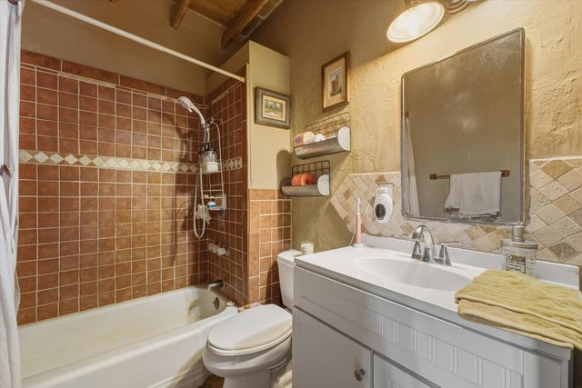 24 Matisse Road NE, Albuquerque, NM 87123