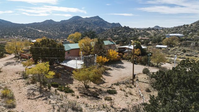 24 Matisse Road NE, Albuquerque, NM 87123