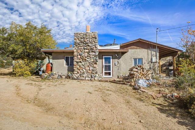 24 Matisse Road NE, Albuquerque, NM 87123