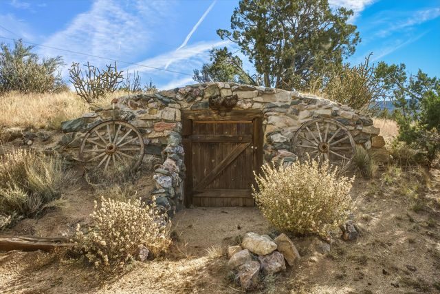 24 Matisse Road NE, Albuquerque, NM 87123