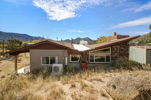 24 Matisse Road NE, Albuquerque, NM 87123