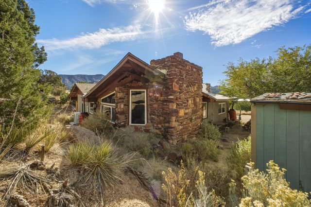 24 Matisse Road NE, Albuquerque, NM 87123