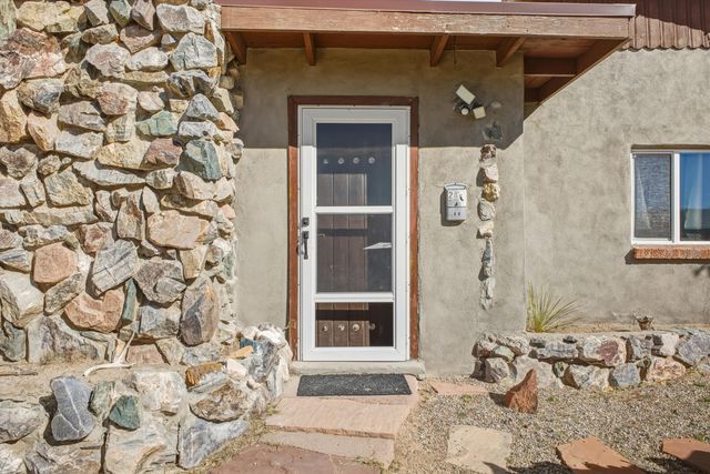 24 Matisse Road NE, Albuquerque, NM 87123