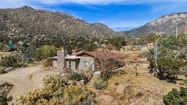 24 Matisse Road NE, Albuquerque, NM 87123