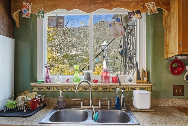 24 Matisse Road NE, Albuquerque, NM 87123