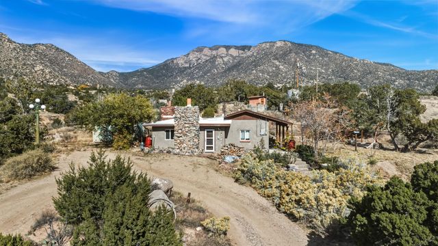 24 Matisse Road NE, Albuquerque, NM 87123