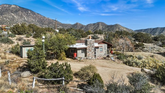 24 Matisse Road NE, Albuquerque, NM 87123