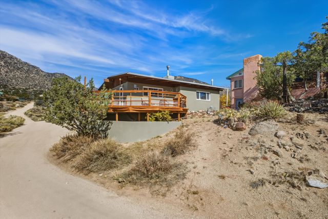 24 Matisse Road NE, Albuquerque, NM 87123