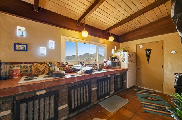 24 Matisse Road NE, Albuquerque, NM 87123