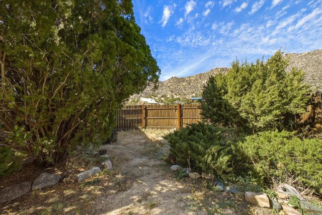 24 Matisse Road NE, Albuquerque, NM 87123