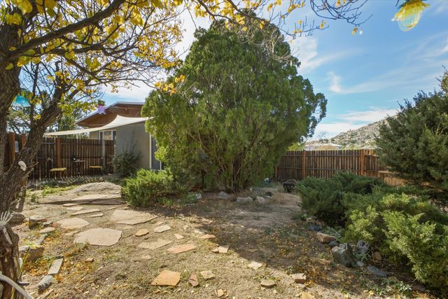 24 Matisse Road NE, Albuquerque, NM 87123