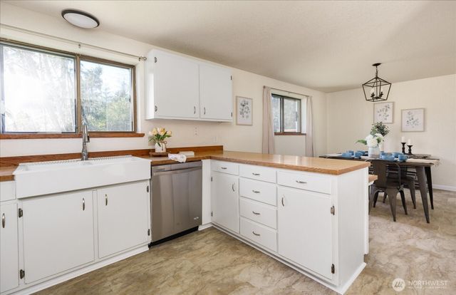 1269 Silver Lake Road, Oak Harbor, WA 98277