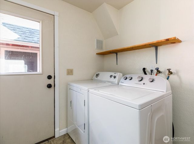 1269 Silver Lake Road, Oak Harbor, WA 98277