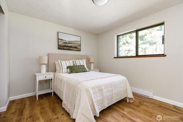 1269 Silver Lake Road, Oak Harbor, WA 98277