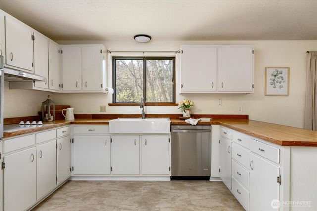 1269 Silver Lake Road, Oak Harbor, WA 98277