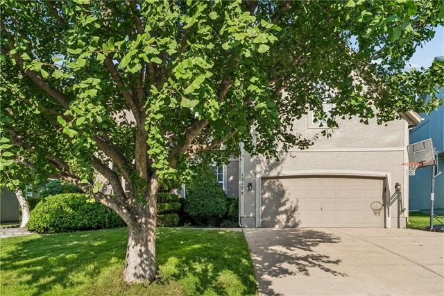 12178 S PRAIRIE CREEK Parkway, Olathe, KS 66062