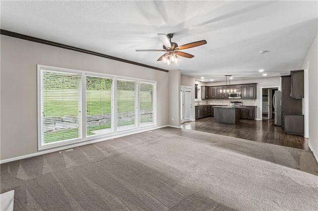 12178 S PRAIRIE CREEK Parkway, Olathe, KS 66062