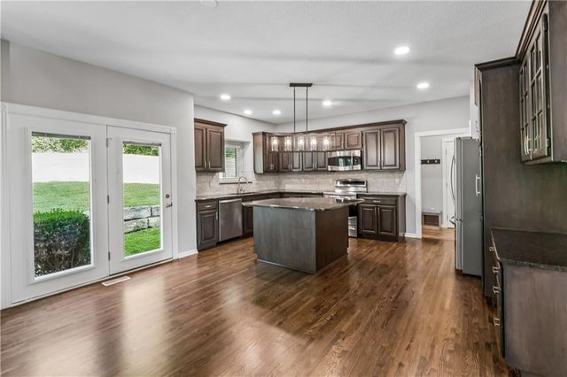 12178 S PRAIRIE CREEK Parkway, Olathe, KS 66062