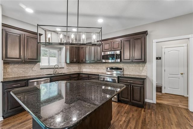 12178 S PRAIRIE CREEK Parkway, Olathe, KS 66062