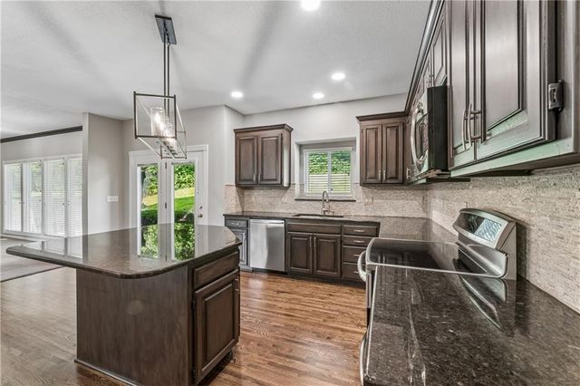 12178 S PRAIRIE CREEK Parkway, Olathe, KS 66062
