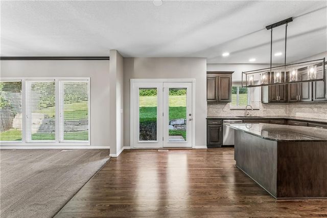12178 S PRAIRIE CREEK Parkway, Olathe, KS 66062
