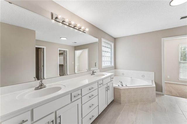 12178 S PRAIRIE CREEK Parkway, Olathe, KS 66062