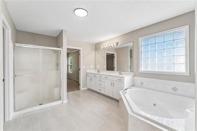 12178 S PRAIRIE CREEK Parkway, Olathe, KS 66062