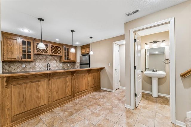 12178 S PRAIRIE CREEK Parkway, Olathe, KS 66062