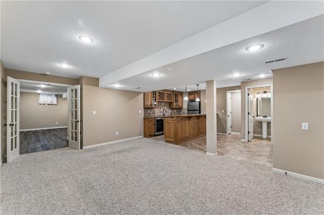 12178 S PRAIRIE CREEK Parkway, Olathe, KS 66062