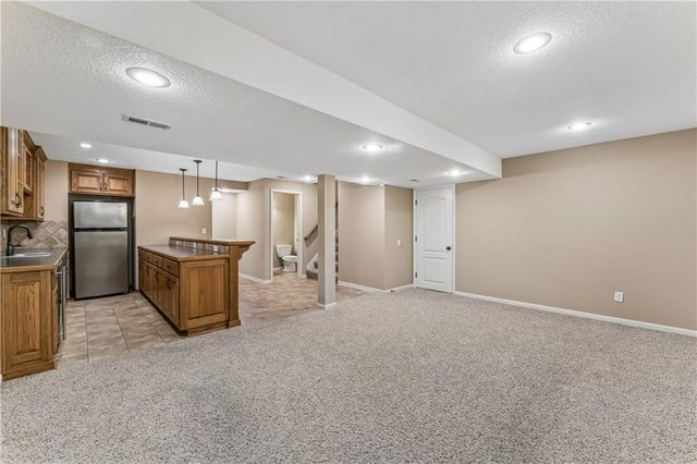 12178 S PRAIRIE CREEK Parkway, Olathe, KS 66062