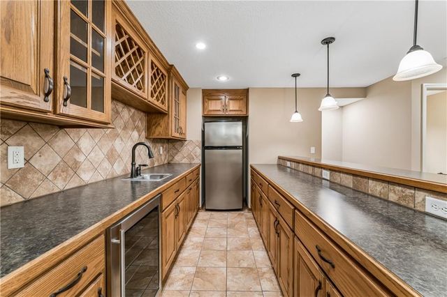 12178 S PRAIRIE CREEK Parkway, Olathe, KS 66062