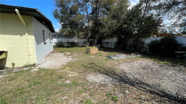 10705 N DIXON AVENUE, Tampa, FL 33612