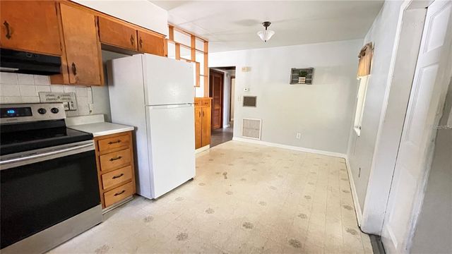 10705 N DIXON AVENUE, Tampa, FL 33612