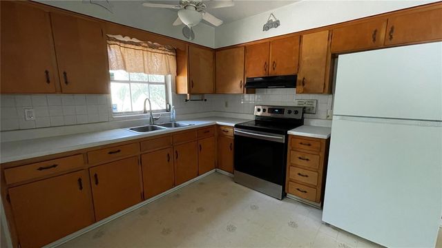 10705 N DIXON AVENUE, Tampa, FL 33612