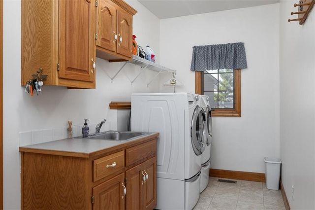 5710 W Goff Court, Lawrence, KS 66047