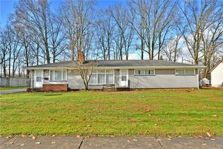 3241 Lynwood Drive NW, Warren, OH 44485