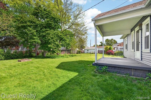 718 Waterloo Avenue, Monroe, MI 48161