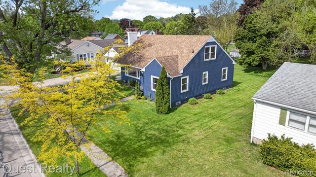 718 Waterloo Avenue, Monroe, MI 48161