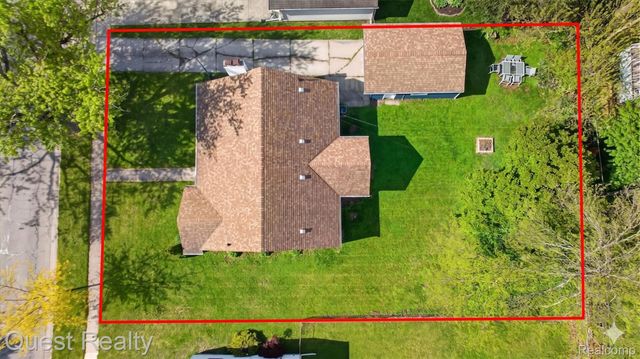 718 Waterloo Avenue, Monroe, MI 48161