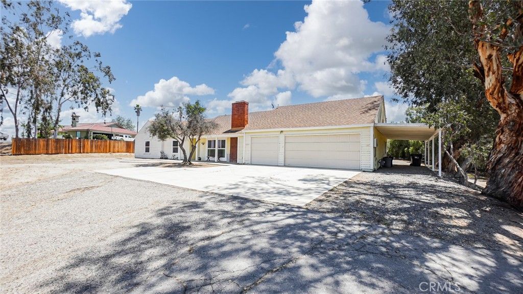 Image 2 of property listing at 18570 Halter Lane, Riverside, CA 92504