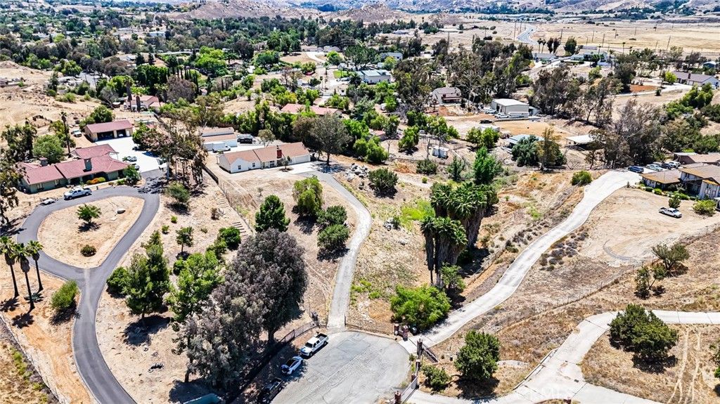 Image 5 of property listing at 18570 Halter Lane, Riverside, CA 92504