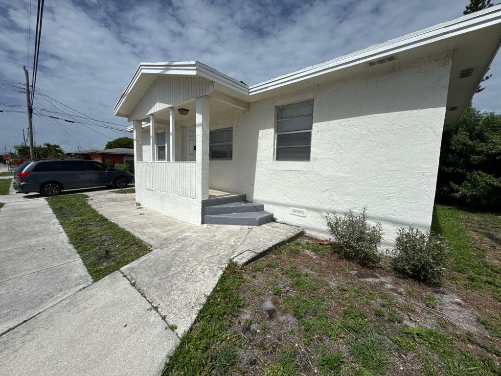 901 W 7th Street, Riviera Beach, FL 33404