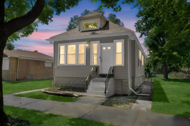 9050 S Ellis Avenue, Chicago, IL 60619