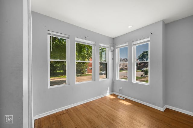 9050 S Ellis Avenue, Chicago, IL 60619